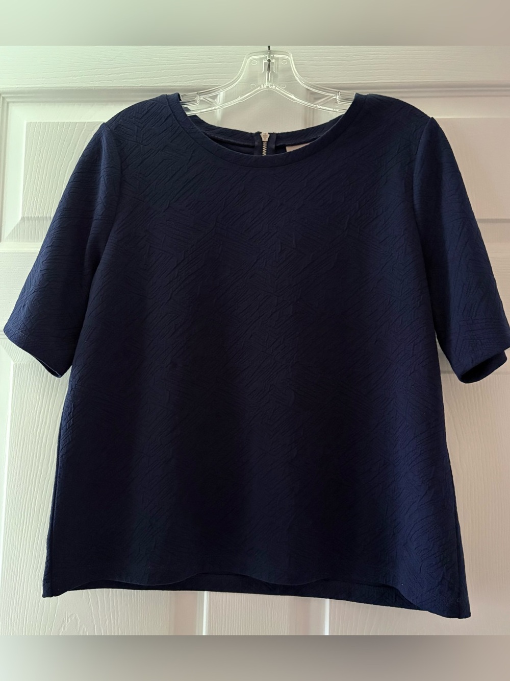 Chico's Navy Textured Short Sleeve Top back zipper size one/medium